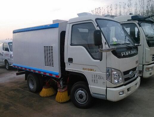扫路车