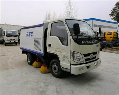 扫路车