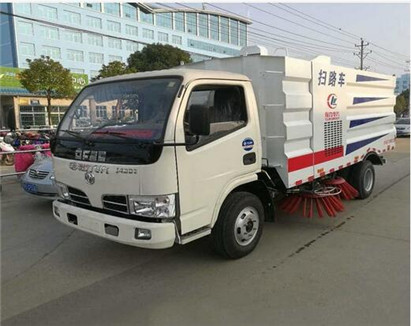 扫路车