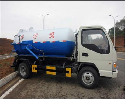 吸污车