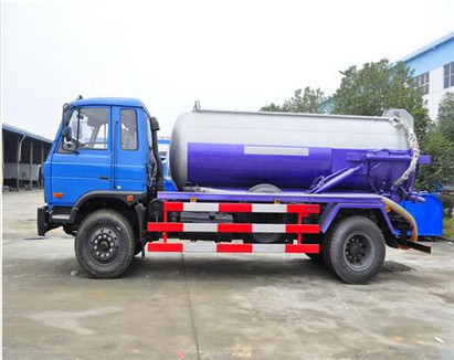 吸污车