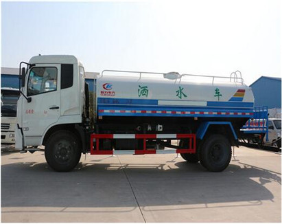 洒水车