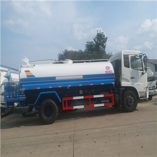 洒水车
