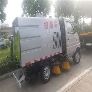 扫路车