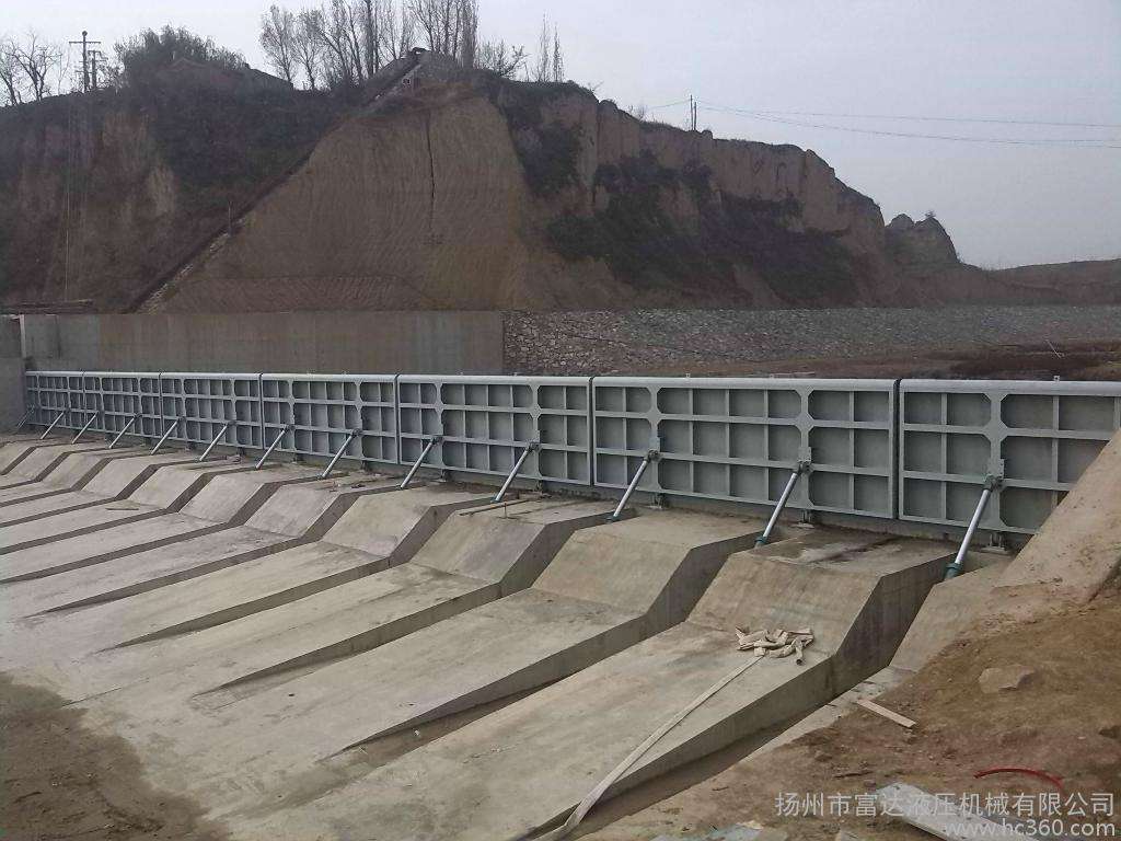 钢坝闸门