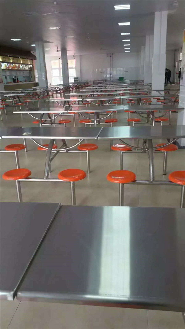 餐厅桌椅