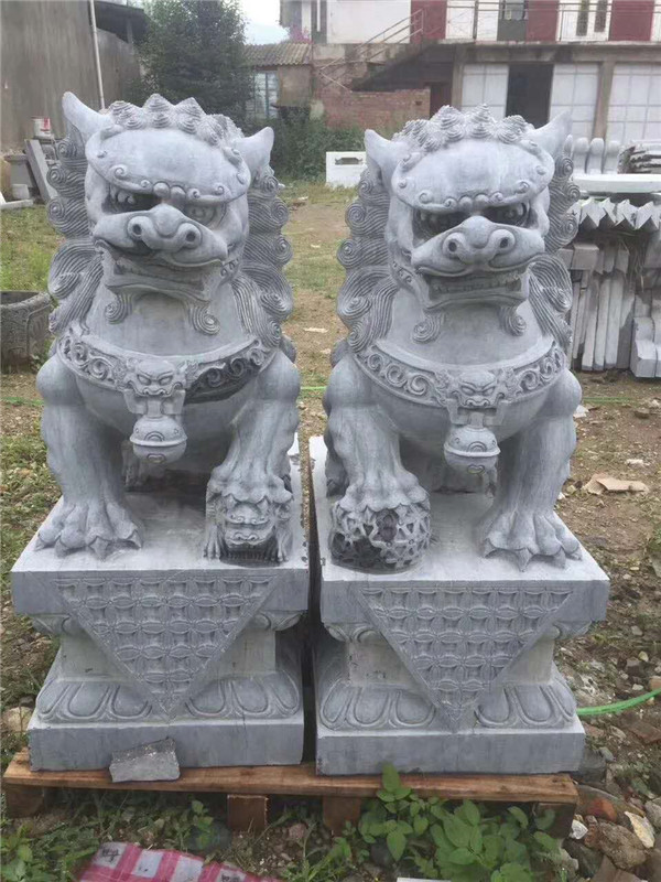 青石狮子