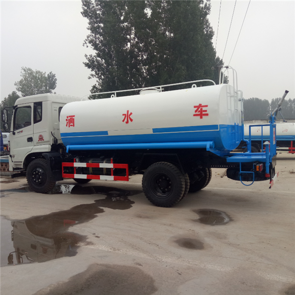 洒水车
