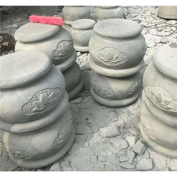 青砂石石凳子
