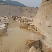 柏坡黄石材矿山实景