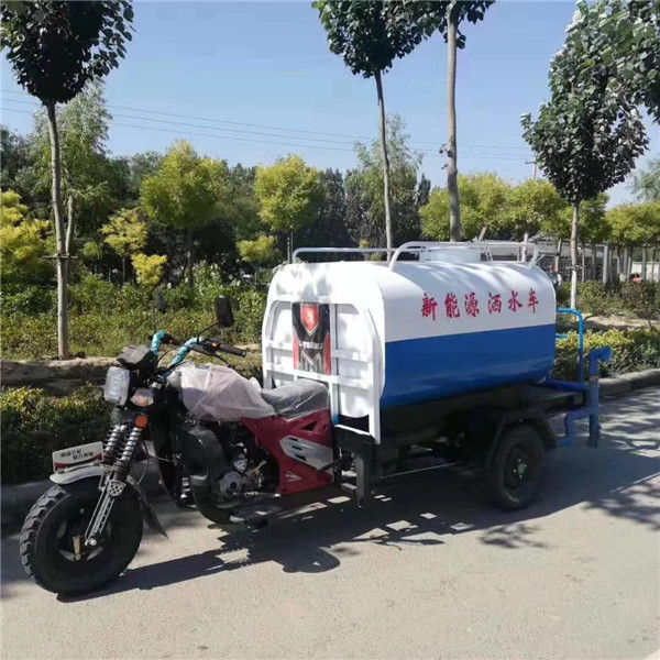 摩托三轮洒水车