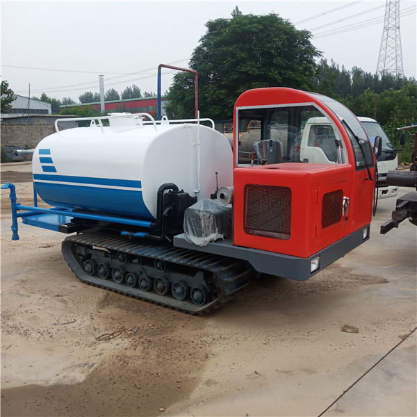 履带式洒水车