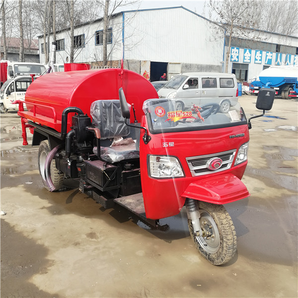 机动三轮洒水车