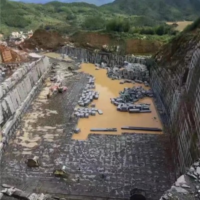 芝麻黑矿山